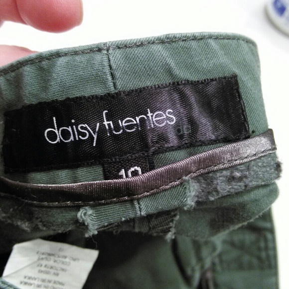 Daisy Fuentes Capris - Picture 2 of 3